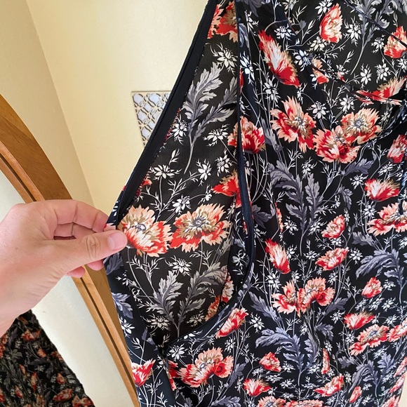 Floral open back dress. - Picture 7 of 11